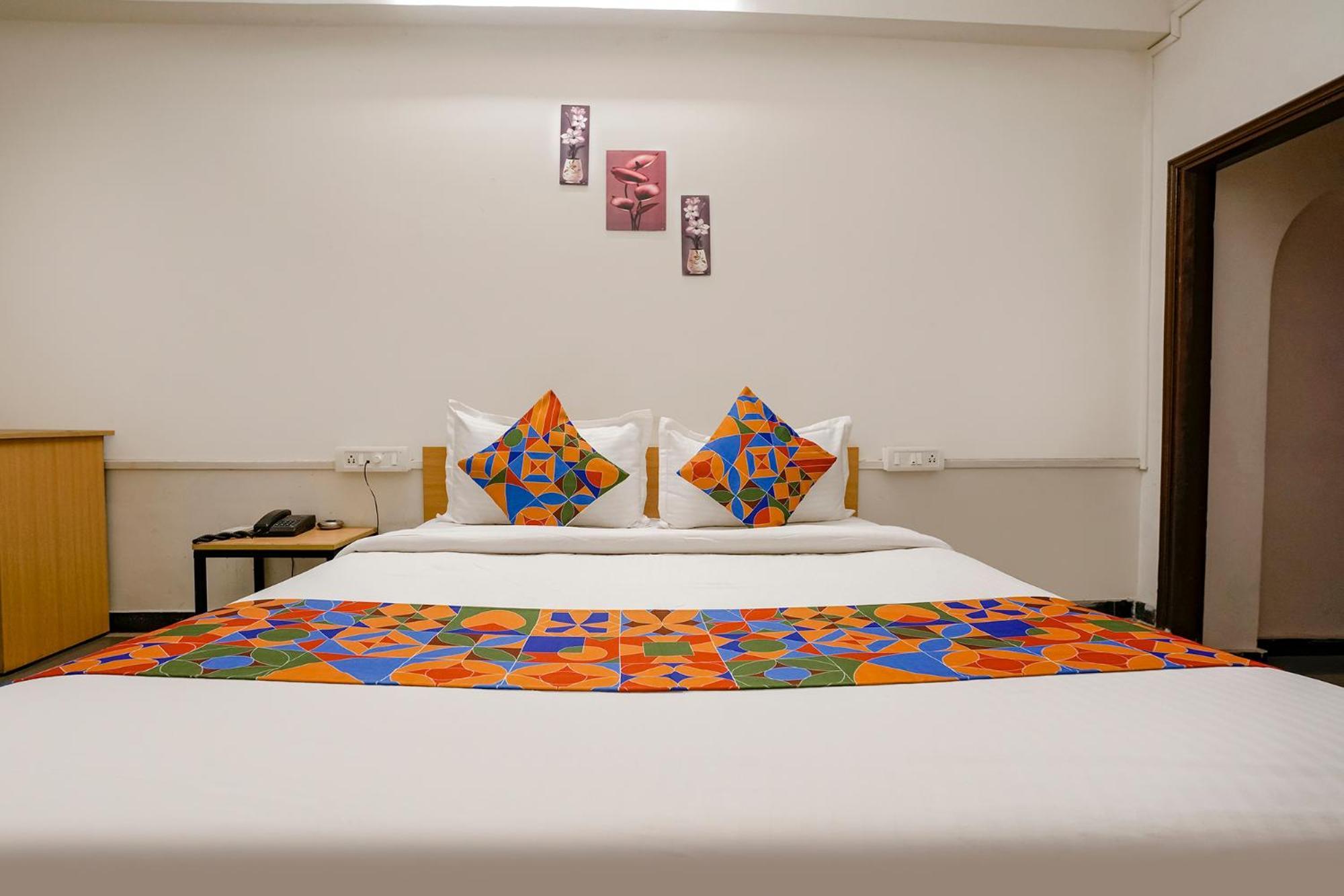 Fabhotel Saubhagya Inn Nászik Kültér fotó